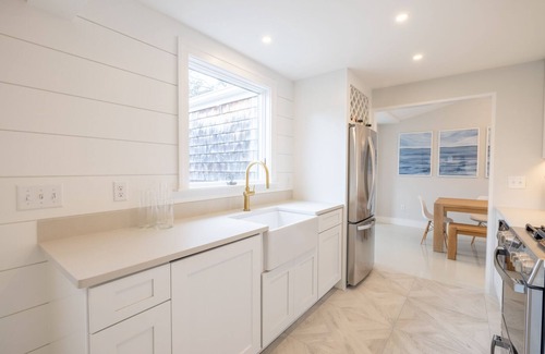 Nantucket Cottage | Newly renovated with large fenced in yard. New master en suite added for ‘26!