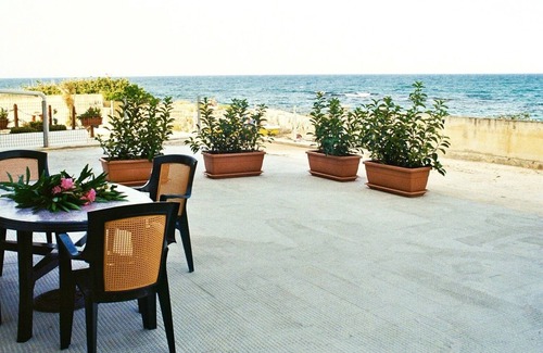 Villanova Apartment | Newly restored holiday home with various extras, right on the beach, 5 P.