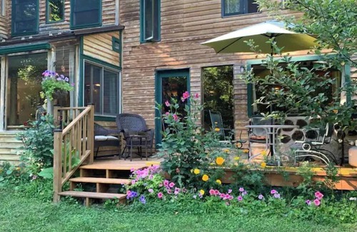 Bear Lake House | Newmoon Lodge 5 Star Reviews! Retreat near Arcadia, Crystal Mtn. Fall bookings!