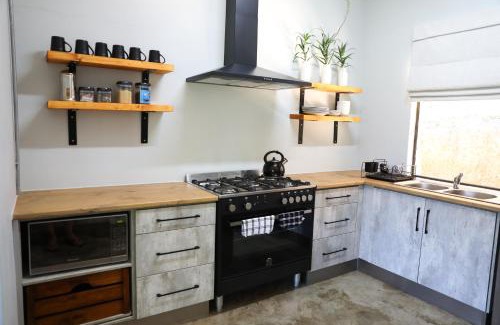 Drummond Apartment | Nguni Place - a self-catering, modern apartment.