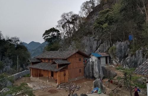 Dong Van House | Nhà Gỗ Cổ homestay Lao xa