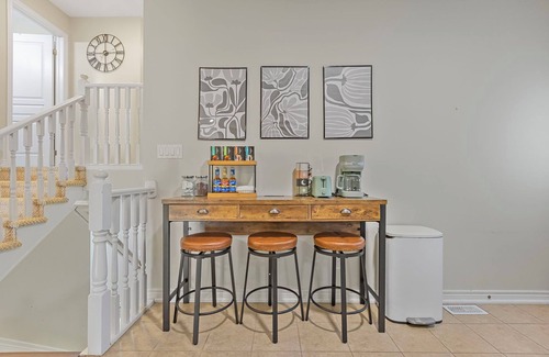 Thorold House | Niagara Retreat|HotTub|Sauna|Games|15 Min to Falls