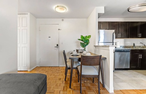 North Brookline Apartment | Nice 2bd/1.5ba near BU 3648