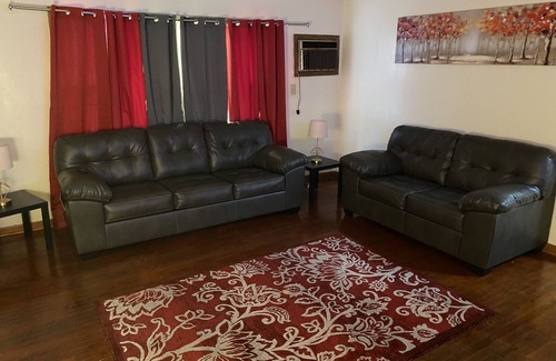 Milwaukee Apartment | Nice 3 bedrooms with Free wine , parking and Wi-Fi