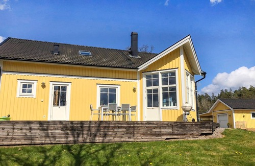 Blekinge House | Nice and friendly cottage with a view of Lake Nässjön.