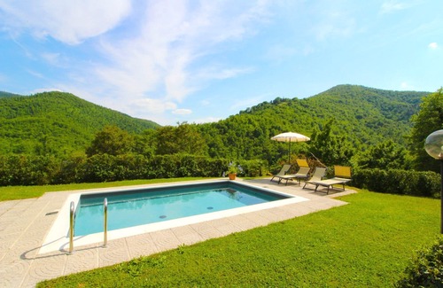 Pieve di Chio Apartment | Nice apartment for 4 guests with private pool, WIFI, TV and pets allowed