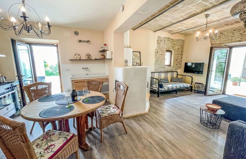 Cologna Spiaggia Villa | Nice apartment in villa with pool, hot tub, A/C, WIFI, TV, patio, pets allowed and panoramic view