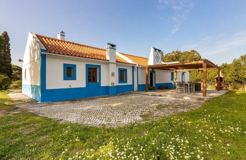 Sao Martinho Villa | Nice apartment in villa for 7 guests with WIFI, A/C, pool, TV and terrace
