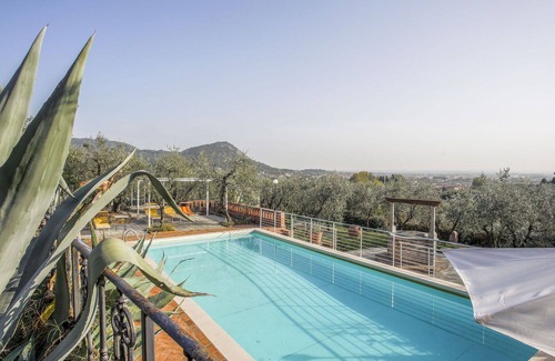 Pieve a Nievole Apartment | Nice apartment for 3 people with pool, hot tub, WIFI, TV, patio and pets allowed