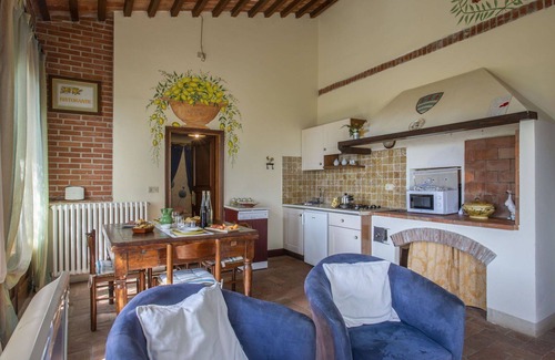 Pieve a Nievole Apartment | Nice apartment for 4 guests with WIFI, hot tub, pool, TV, patio and pets allowed