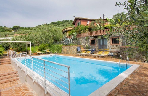 Pieve a Nievole Apartment | Nice apartment for 4 guests with WIFI, hot tub, pool, TV, patio and pets allowed