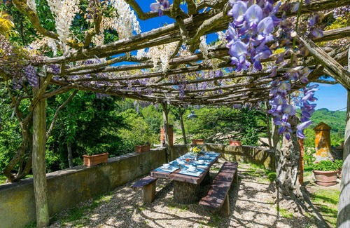 Torsoli Villa | Nice apartment in villa for 20 guests with private pool, WIFI, TV, terrace and pets allowed