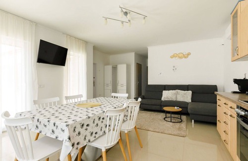 Balatonszarszo Apartment | Nice apartment for 5 people with A/C, WIFI, TV and balcony