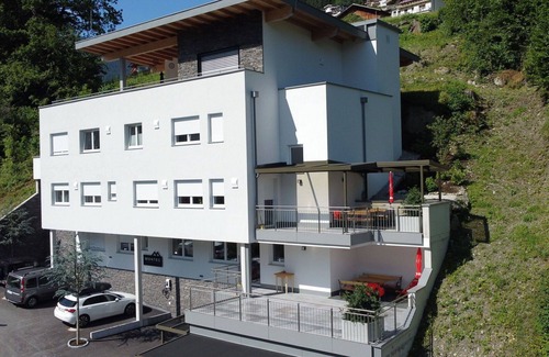 Laimach Apartment | Nice apartment for 18 guests with WIFI, TV, terrace and pets allowed