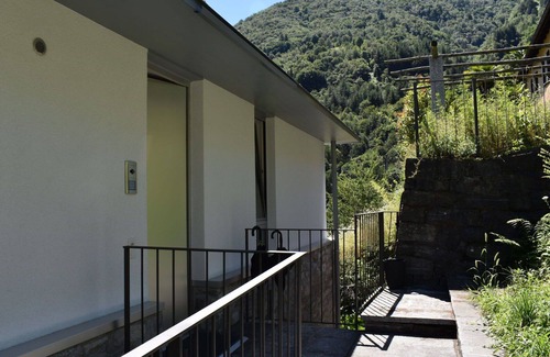 Centovalli Apartment | Nice apartment for 2 guests with WIFI, pool, TV, patio, pets allowed and panoramic view
