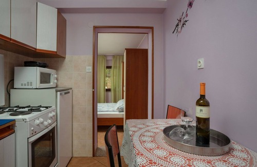 Kastelir Apartment | Nice apartment for 2 guests with pool, WIFI, TV and terrace