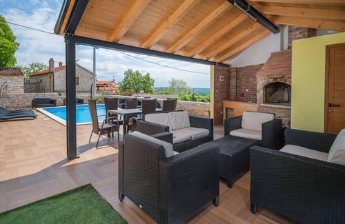 Tar-Vabriga Apartment | Nice apartment for 2 people with A/C, pool, WIFI, TV and pets allowed