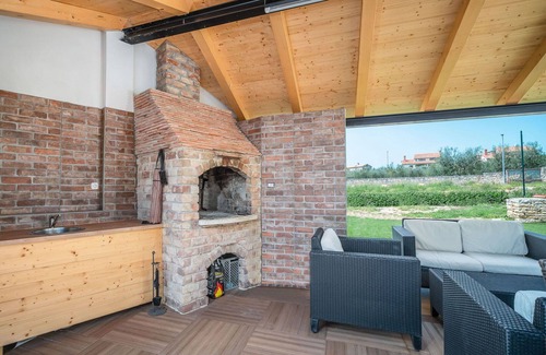 Tar-Vabriga Apartment | Nice apartment for 2 people with A/C, pool, WIFI, TV and pets allowed