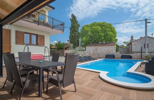 Tar-Vabriga Apartment | Nice apartment for 2 people with A/C, pool, WIFI, TV and pets allowed