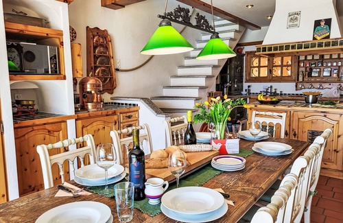 Locarno Apartment | Nice apartment for 4 guests with WIFI, pool, TV, patio, pets allowed, panoramic view and parking