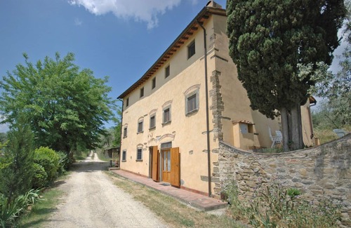 San Casciano in Val di Pesa Apartment | Nice apartment for 4 guests with WIFI, pool and TV, close to Florence