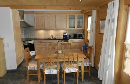 Saanen Apartment | Nice apartment for 4 people with WIFI, TV and balcony