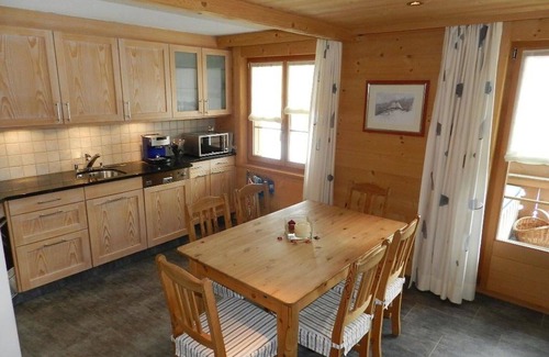 Saanen Apartment | Nice apartment for 4 people with WIFI, TV and balcony