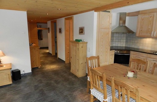 Saanen Apartment | Nice apartment for 4 people with WIFI, TV and balcony