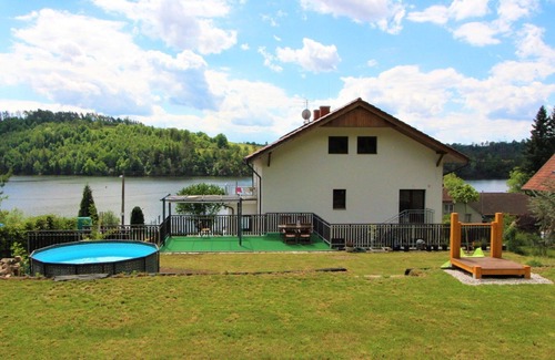 Zupanovice Apartment | Nice apartment for 5 people with pool, WIFI, TV, patio and pets allowed