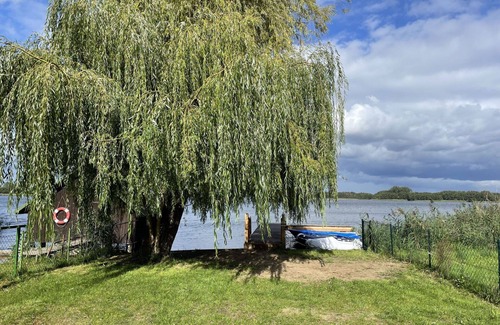 Wustrow Apartment | Nice apartment for 6 guests with WIFI, TV, terrace, pets allowed and parking