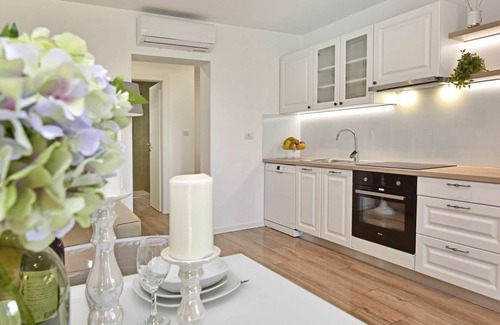 Kastelir-Labinci Apartment | Nice apartment for 6 people with pool, WIFI, A/C, TV and patio