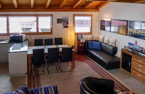 Zillis Apartment | Nice apartment for 7 guests with WIFI, TV, balcony and panoramic view