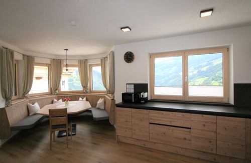 Hainzenberg Apartment | Nice apartment for 8 people with WIFI, TV, terrace and pets allowed