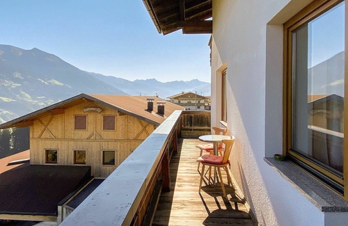 Schlitters Apartment | Nice apartment for 18 guests with WIFI, TV, balcony and parking