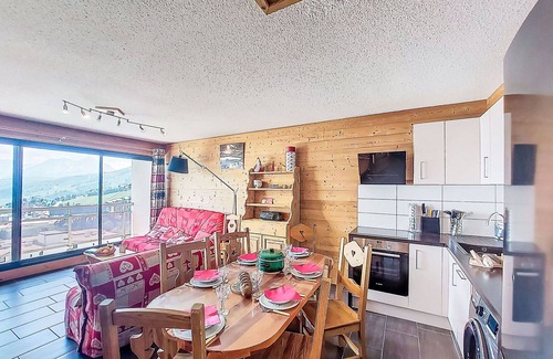 La Toussuire Apartment | Nice apartment for 6 guests with WIFI, TV and balcony