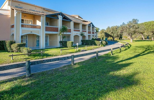 Cap Esterel Apartment | Nice apartment for 4 guests with WIFI, pool, TV, terrace and pets allowed