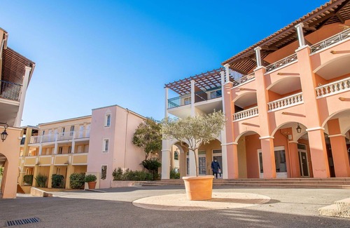 Cap Esterel Apartment | Nice apartment for 4 guests with WIFI, pool, TV, terrace and pets allowed
