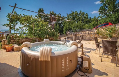 Hreljin Apartment | Nice apartment in Hreljin with Jacuzzi and WiFi