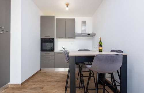 Turanj Apartment | Nice apartment in Turanj with kitchen