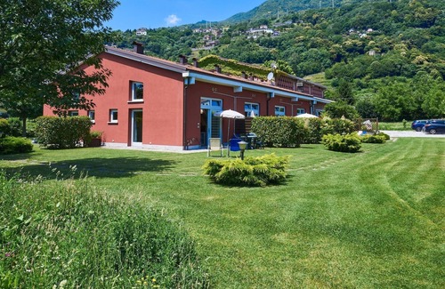 Dongo House | Nice apartment in villa for 4 guests with A/C, WIFI, TV, patio, pets allowed and parking