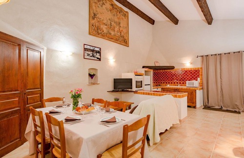 Draguignan Villa | Nice apartment in villa for 6 guests with WIFI, pool, TV, terrace, pets allowed and panoramic view