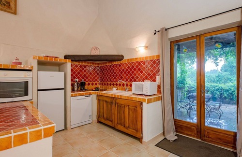 Draguignan Villa | Nice apartment in villa for 6 guests with WIFI, pool, TV, terrace, pets allowed and panoramic view