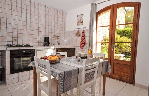 Velleron House | Nice apartment in villa for 4 people with pool, WIFI, TV and terrace