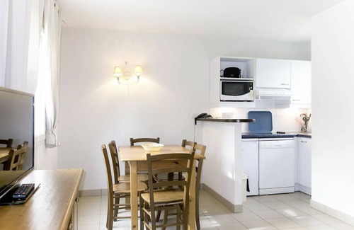 Crozon House | Nice apartment in villa for 6 people with pool, WIFI, TV, terrace and pets allowed