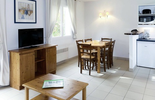 Crozon House | Nice apartment in villa for 6 people with pool, WIFI, TV, terrace and pets allowed