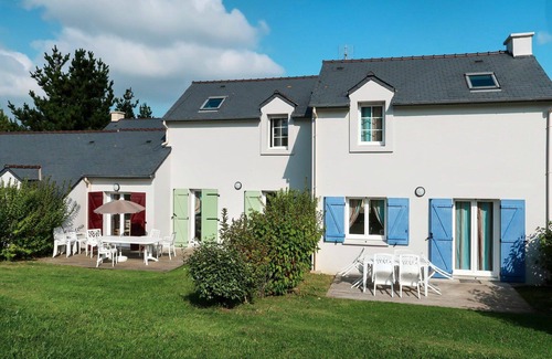 Crozon House | Nice apartment in villa for 6 people with pool, WIFI, TV, terrace and pets allowed