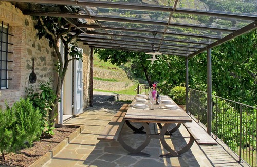Pescaglia Villa | Nice apartment in villa for 6 people with pool, WIFI, A/C, TV, terrace and pets allowed