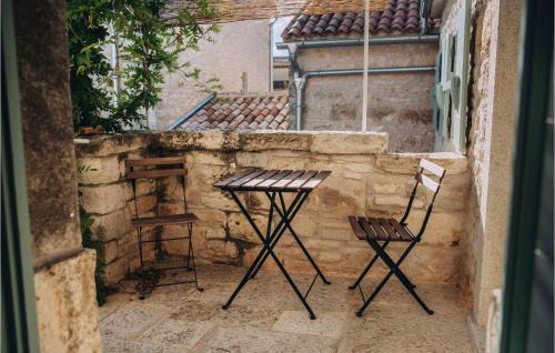 Karlovici Apartment | Nice Apartment In Zminj With Wifi