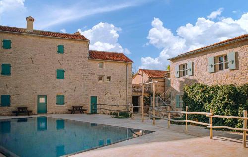 Karlovici Apartment | Nice Apartment In Zminj With Wifi