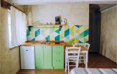 Karlovici Apartment | Nice Apartment In Zminj With Wifi